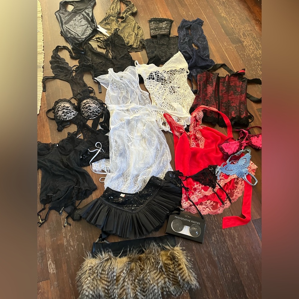 Lingerie Lot - s-m - 22 pieces included